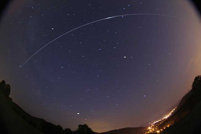 How to See 2 Spaceships in the Night Sky Tonight